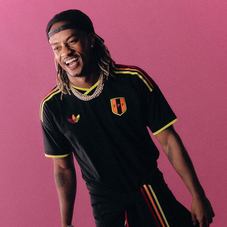 Peru Away Kit On Model