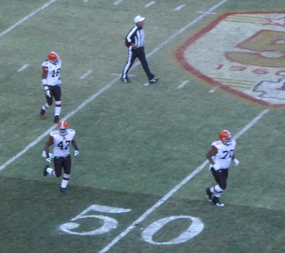 Cleveland Browns players in white jerseys, brown pants and orange helmets at Arrowhead Stadium in Kansas City, December 20, 2009