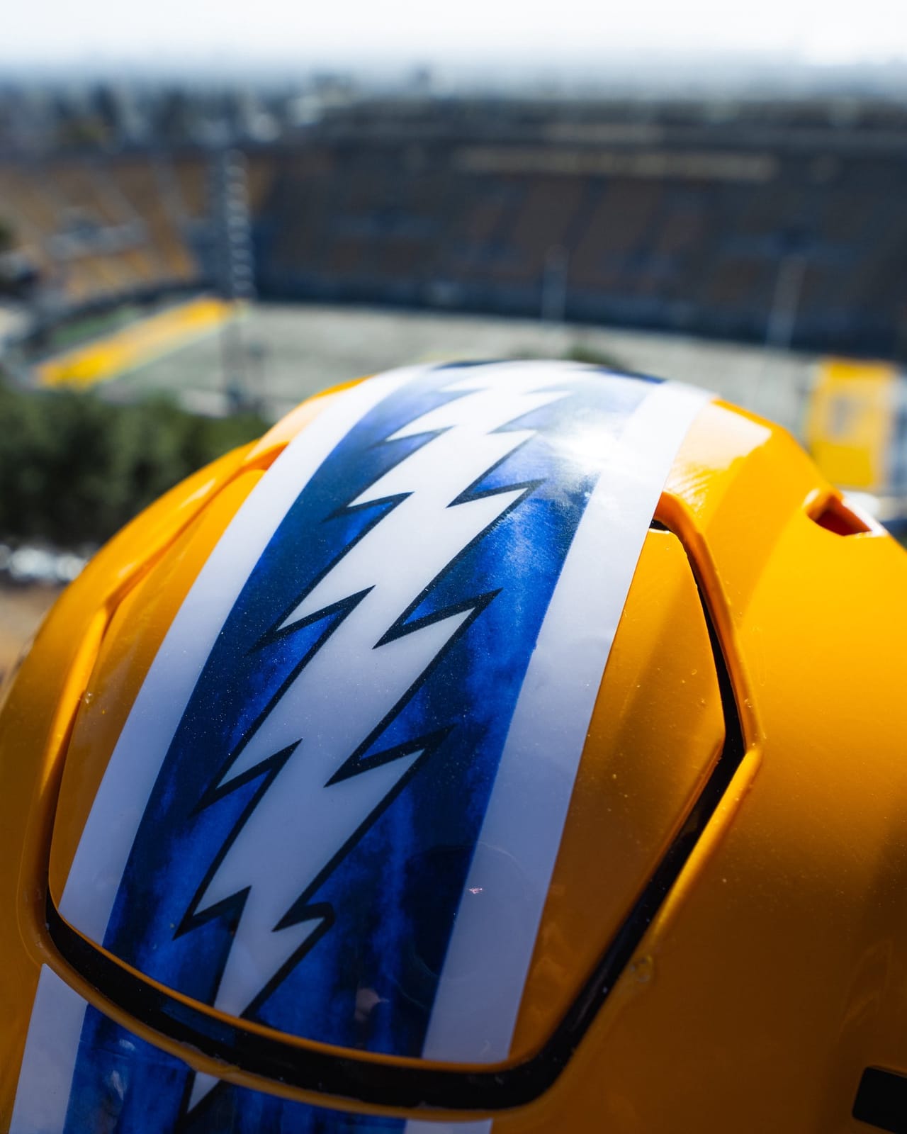 Close-up of the tie-dye blue center stripe with a white lightning bolt on the Cal Grateful Dead helmet