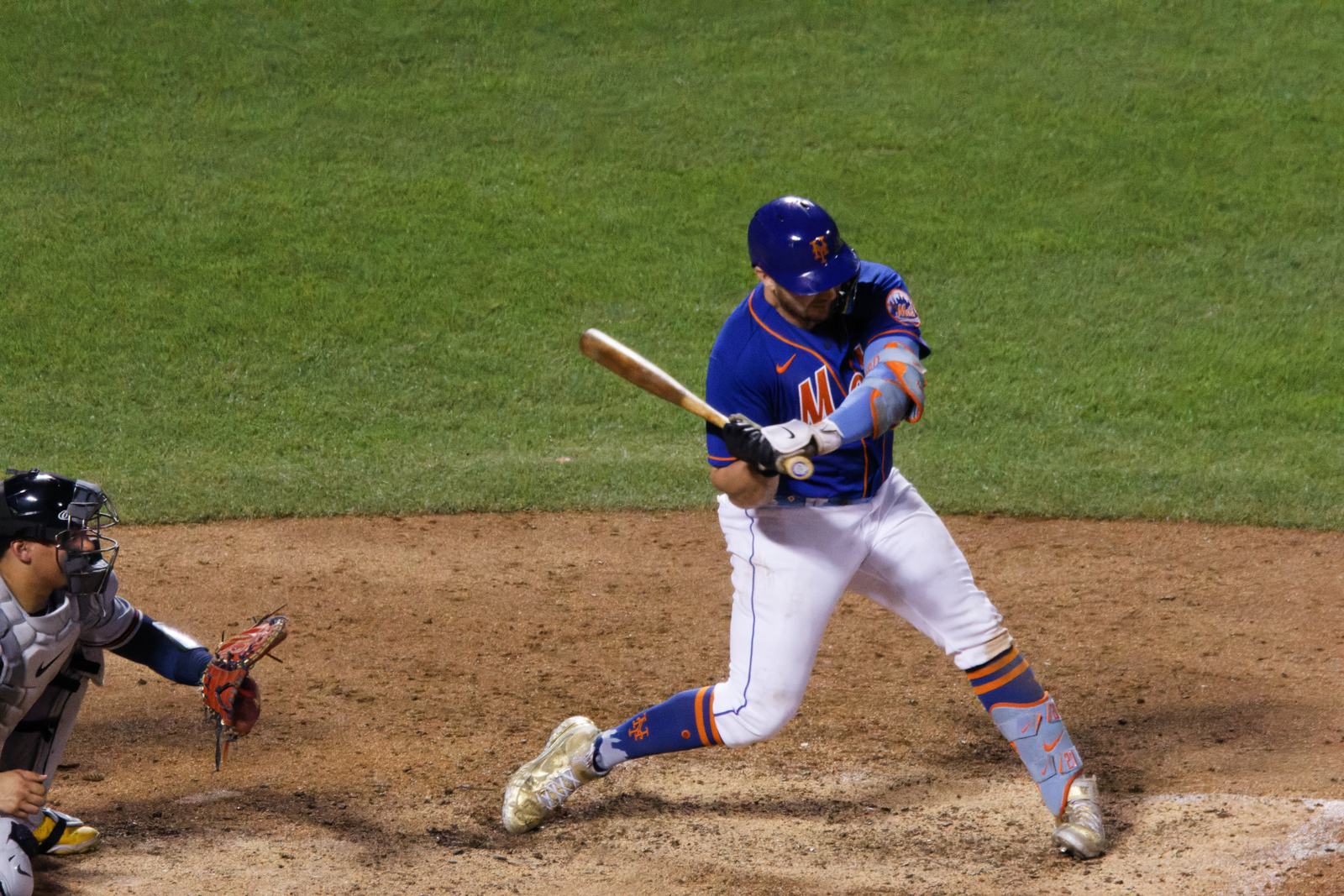 Pete Alonso swings in the Mets' blue alternate jersey and white pants