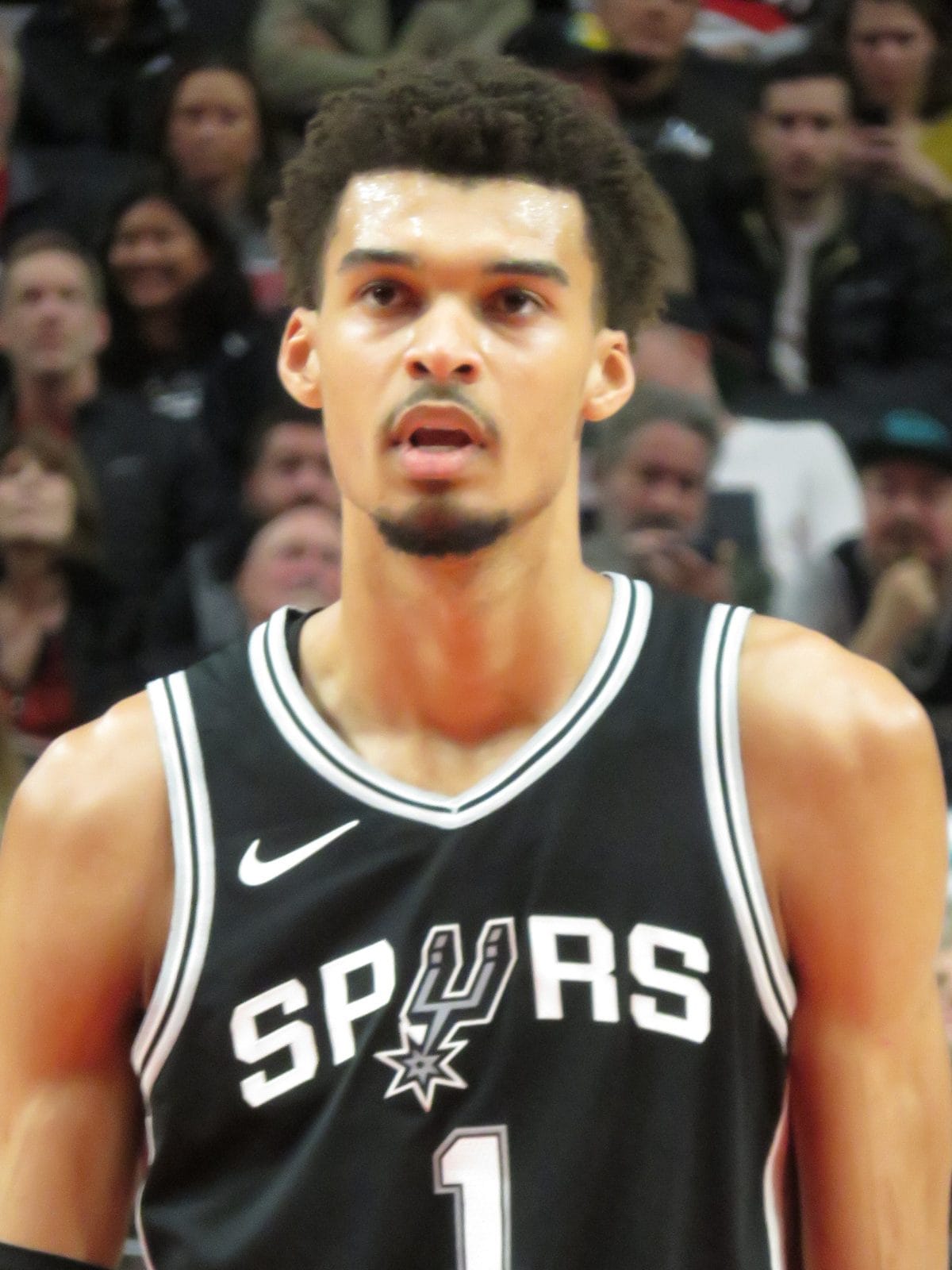 Victor Wembanyama in the Spurs' black uniform with the SPURS wordmark, at the Moda Center in Portland, December 13, 2024