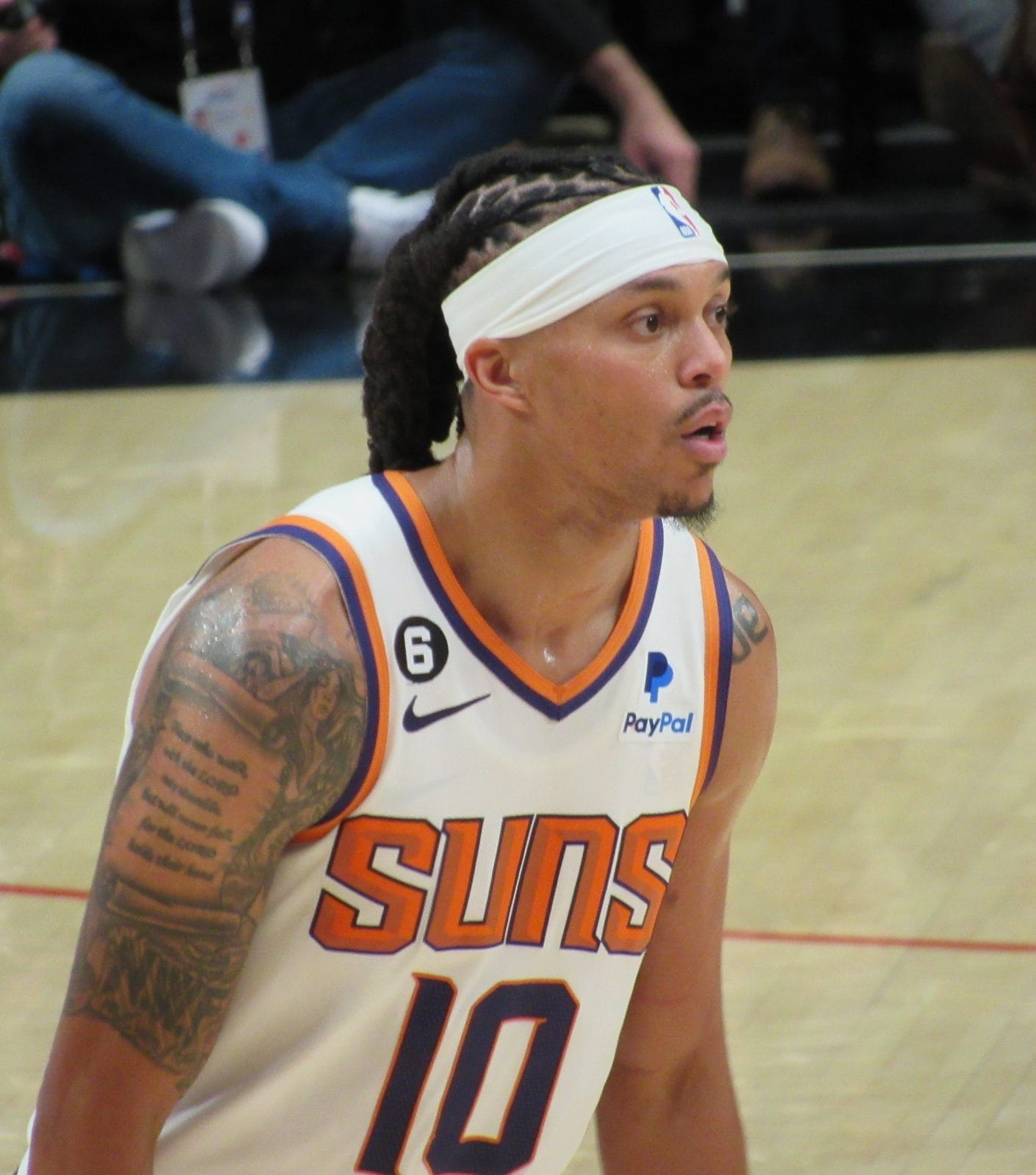 Damion Lee in the Suns' white uniform, SUNS over No. 10, at the Moda Center in Portland, October 21, 2022
