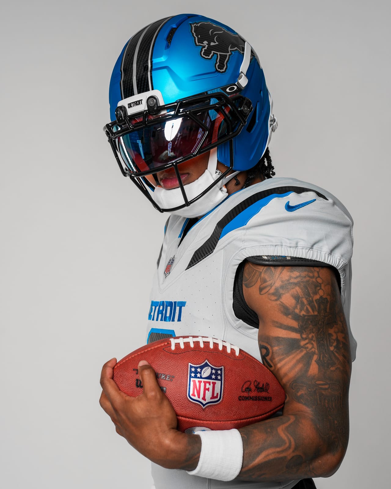 Detroit Lions Rivalries electric blue helmet with carbon fiber stripes and carbon fiber lion logo