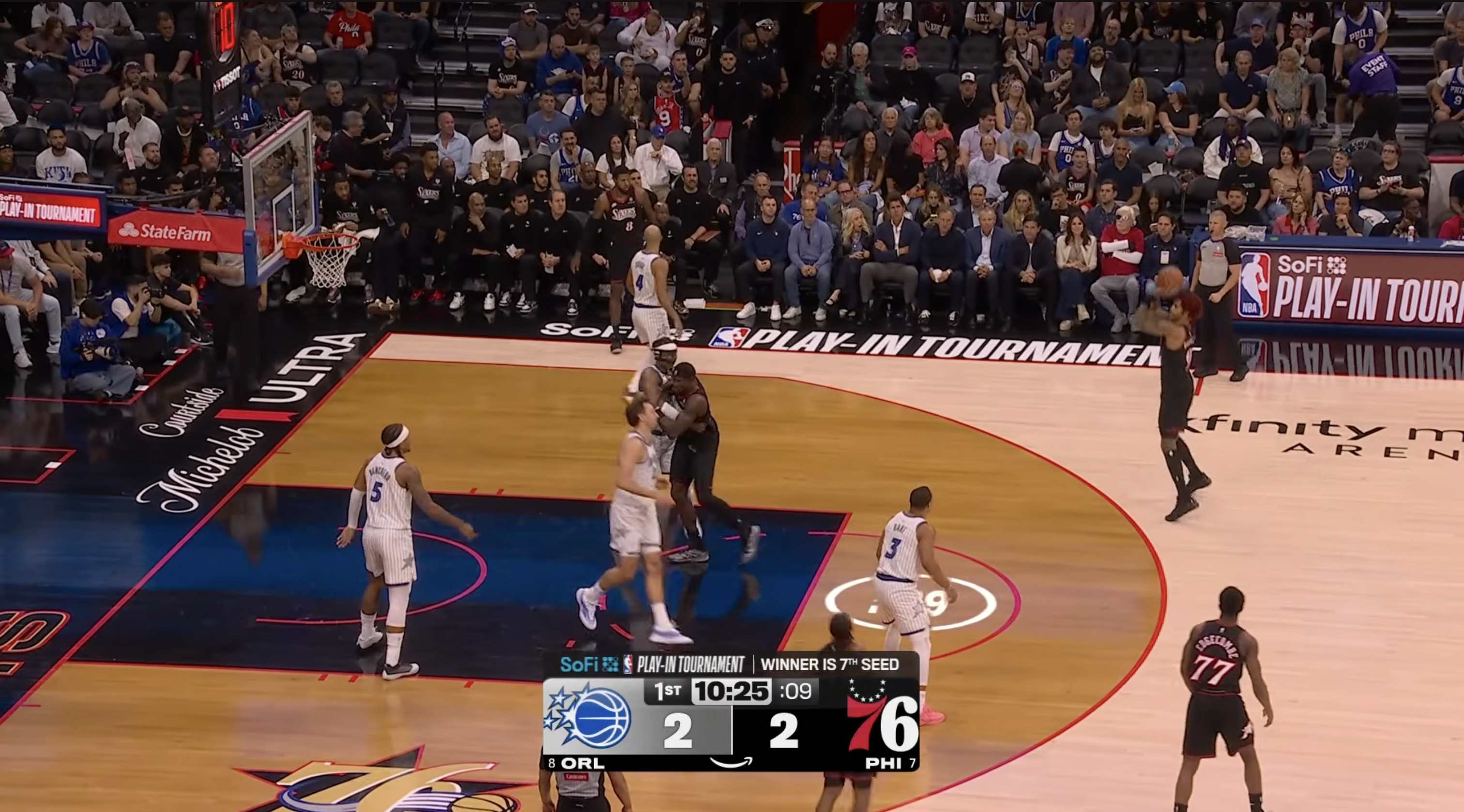 Philadelphia 76ers cream throwback jerseys vs Orlando Magic dark blue jerseys Play-In Tournament 2026 gameplay